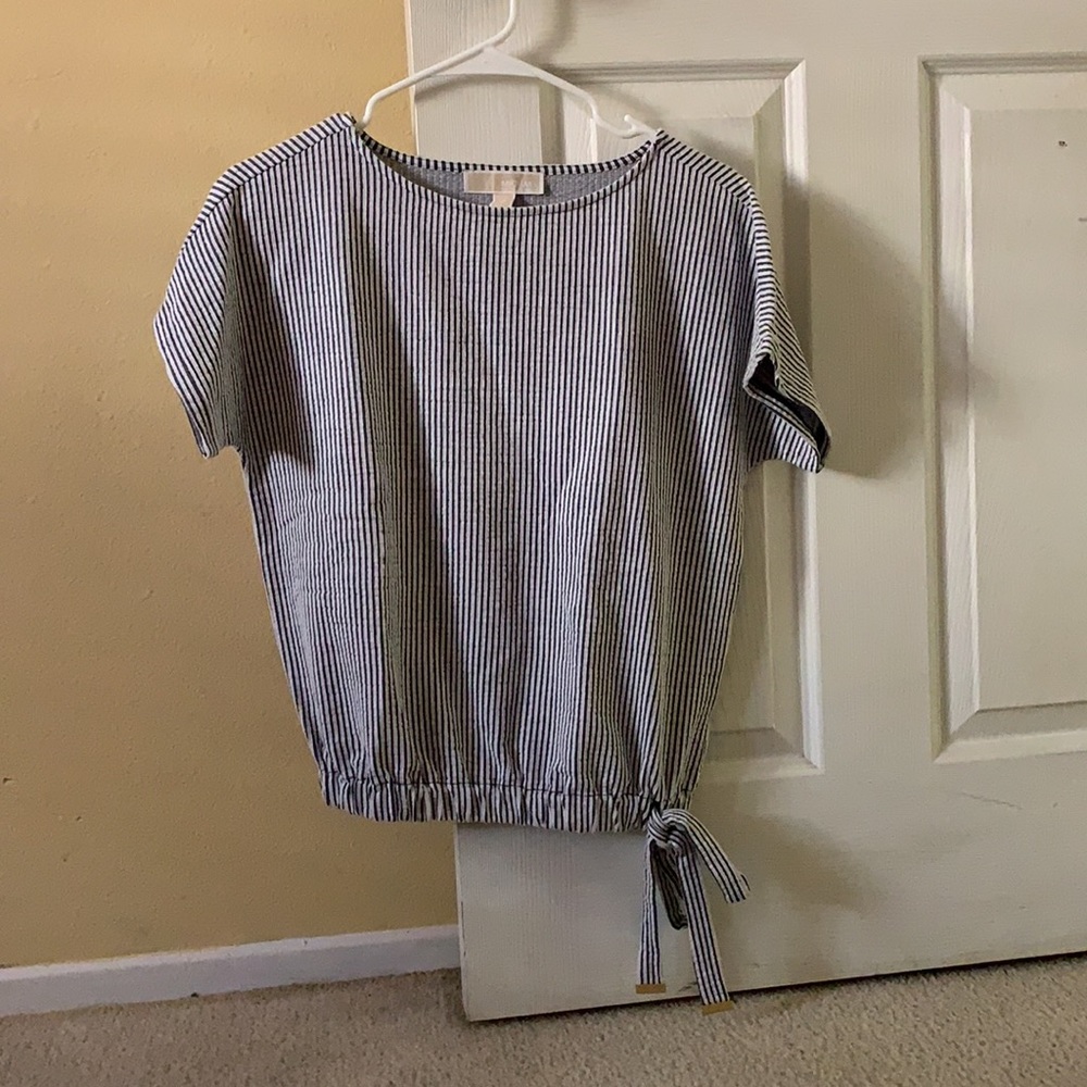💙🤍💙NWOT Michael Kors elegant blouse.